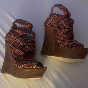 Neutral Colored Wedges